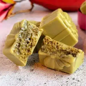 Dubity -Dubai W Vegan - Schokoladenkreation mit weißer Schokolade und Pistazie – mit Zucker in reduzierter Form